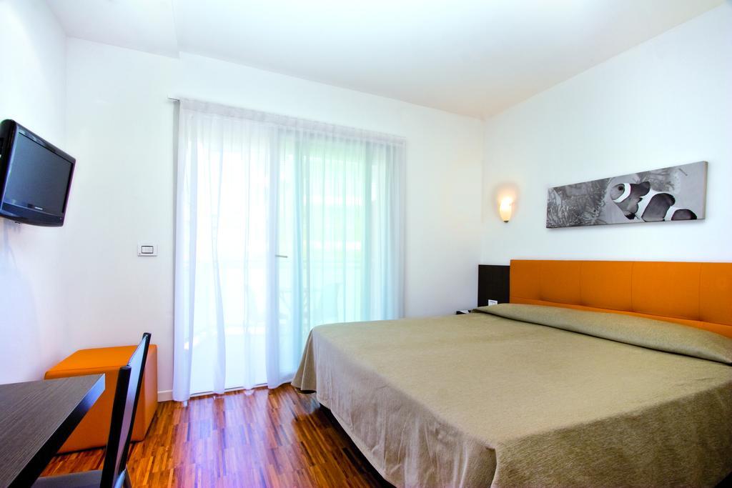 Hotel Simi Lan Lignano Sabbiadoro Zewnętrze zdjęcie