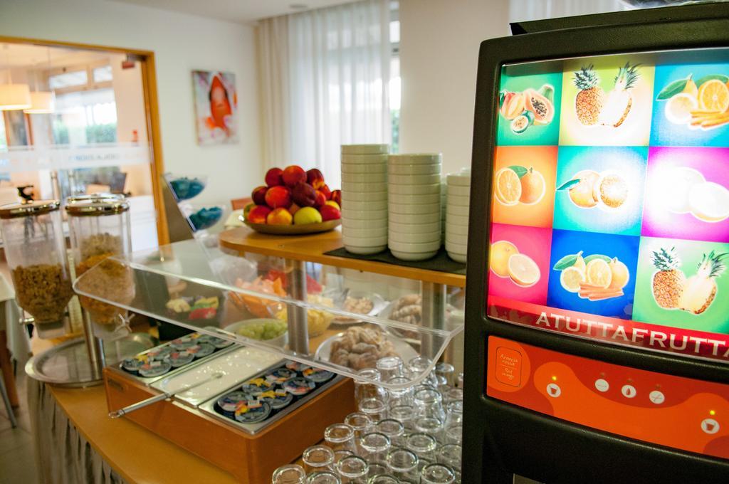 Hotel Simi Lan Lignano Sabbiadoro Zewnętrze zdjęcie