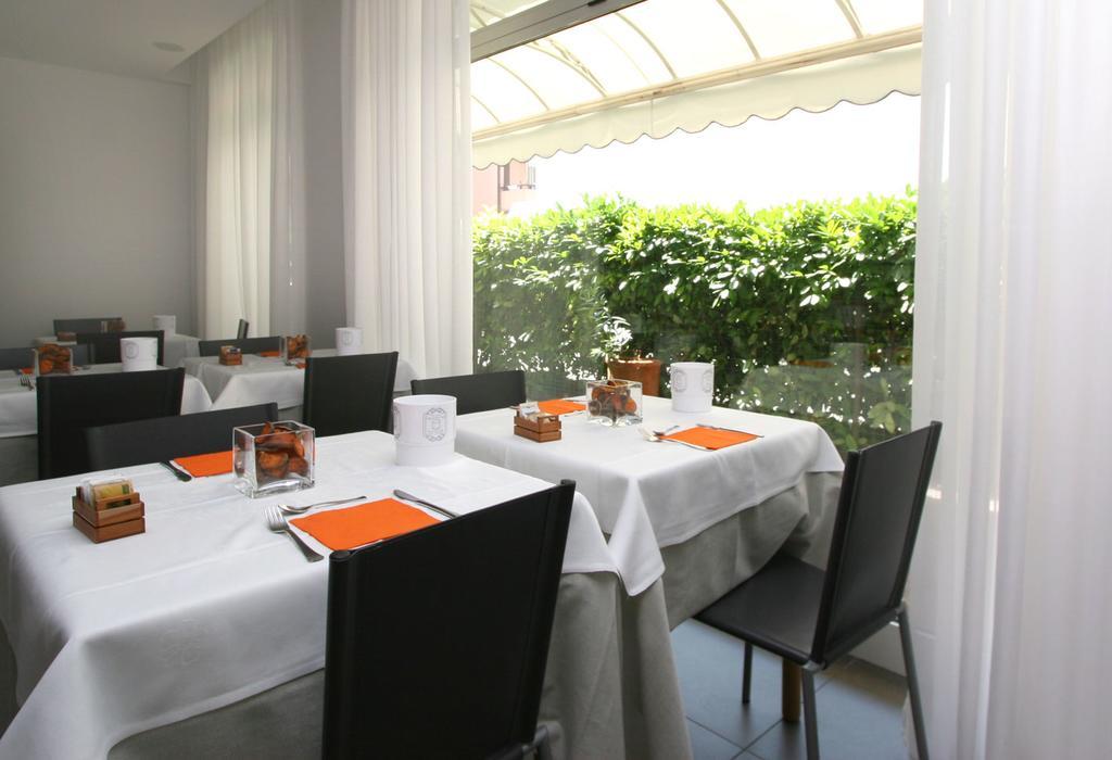 Hotel Simi Lan Lignano Sabbiadoro Zewnętrze zdjęcie
