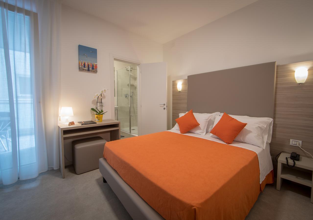 Hotel Simi Lan Lignano Sabbiadoro Zewnętrze zdjęcie