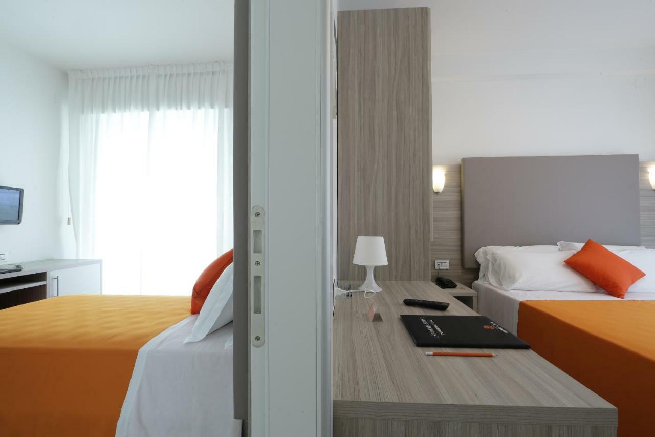 Hotel Simi Lan Lignano Sabbiadoro Zewnętrze zdjęcie