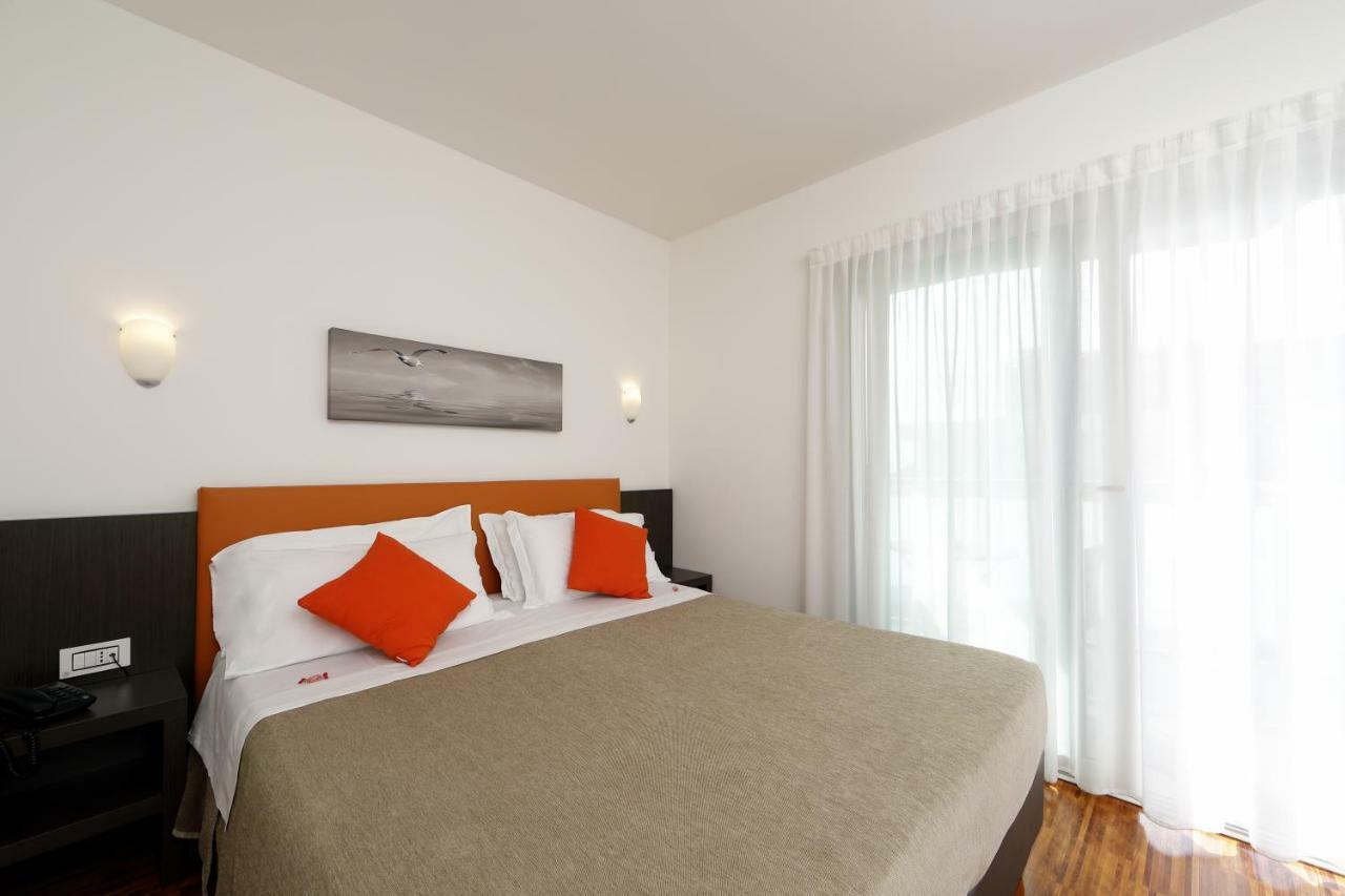 Hotel Simi Lan Lignano Sabbiadoro Zewnętrze zdjęcie
